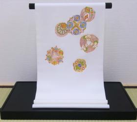 Embroidered Nagoya obi of Takarazukushi* pattern   